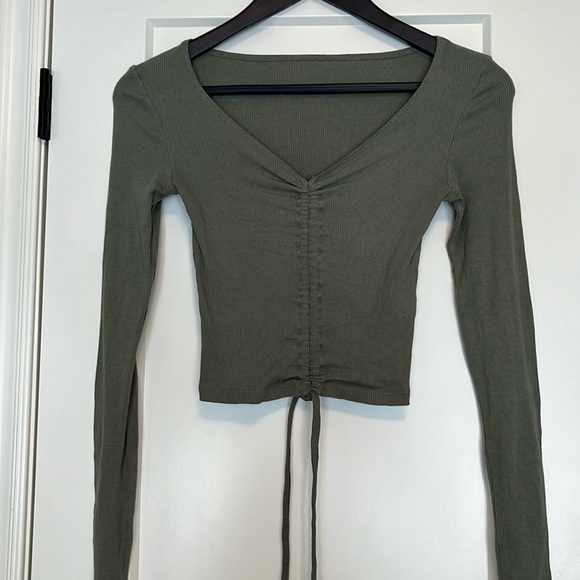 Ruched crop top - Picture 2 of 3